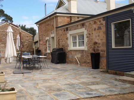 ArtWine Cottages - Accommodation Main Beach 3