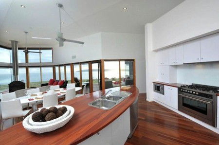 Shangalia - Accommodation Main Beach 3