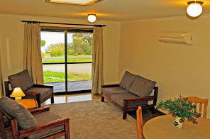 Ulonga Lodge - Accommodation Main Beach 3