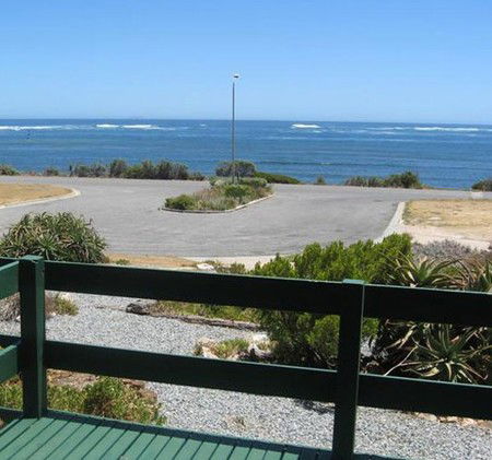 Oaklands Beach House - Accommodation Main Beach 1