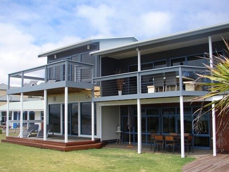 The Shore - Accommodation Main Beach 1