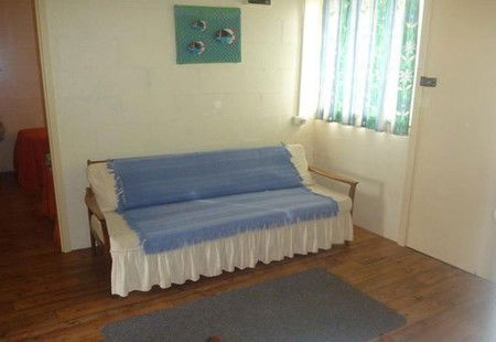 Oaklands Fishing Cottage - Accommodation Main Beach 2