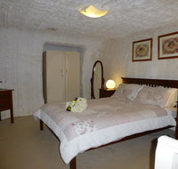 Underground Bed and Breakfast - Accommodation Main Beach
