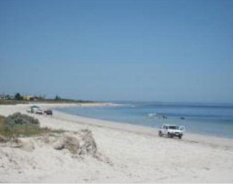 Kingston Shore Villas - Accommodation Main Beach 0