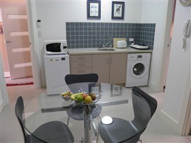 Adelaide's Norwood Apartment - Accommodation Main Beach 2