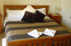 Riverfront Retreat - Accommodation Main Beach 4