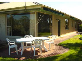 Riverfront Retreat - Accommodation Main Beach 6