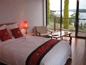 Island Eden - Accommodation Main Beach 0