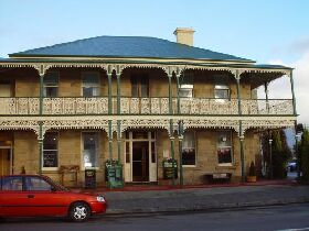 Richmond Arms Hotel - The - Accommodation Main Beach 0