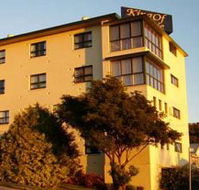 Menai Hotel - Accommodation Main Beach