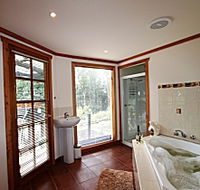 Love Grove Guest House - Accommodation Main Beach