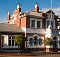 Old Bank BB - Accommodation Main Beach