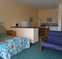 Penguin Holiday Apartments - Accommodation Main Beach