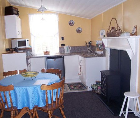 Hurlfield Farm Cottage - Accommodation Main Beach 5