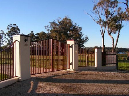 Kateland - Accommodation Main Beach 1