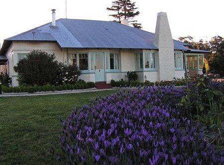 Kateland - Accommodation Main Beach 2