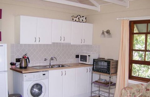 Hillcrest Cottage - Accommodation Main Beach 4