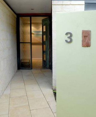 By The Beach B And B Holiday Apartments - Accommodation Main Beach 0