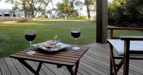 By The Beach B And B Holiday Apartments - Accommodation Main Beach 3