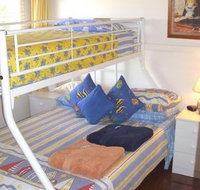 Calm Waters Waterfront Cottages - Accommodation Main Beach