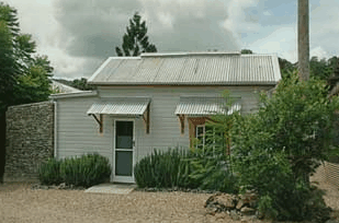 Mavis's Kitchen and Cabins - Accommodation Main Beach