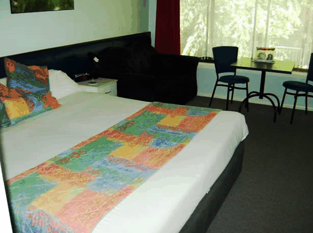 Poinciana Motel - Accommodation Main Beach
