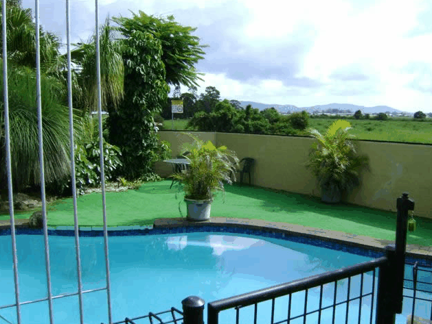 Poinciana Motel - Accommodation Main Beach 1