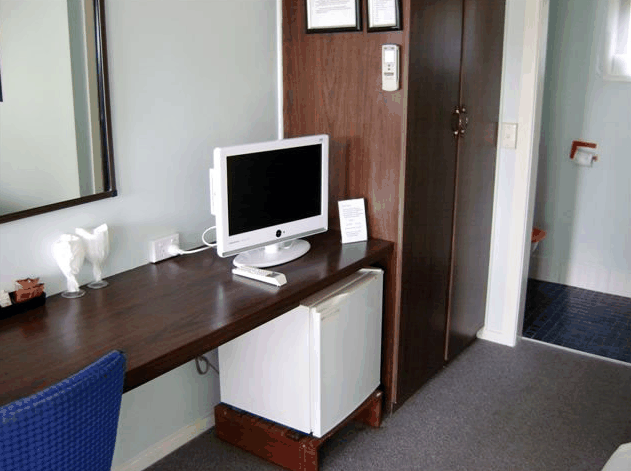 Poinciana Motel - Accommodation Main Beach 2