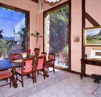 Castle On The Hill Bed and Breakfast - Accommodation Main Beach
