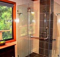 A Waterfall Hideout-Rainforest Cabin for Couples - Accommodation Main Beach