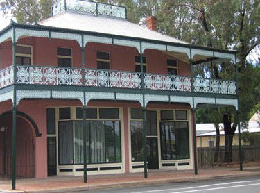 Bourke Apartments - Accommodation Main Beach 0