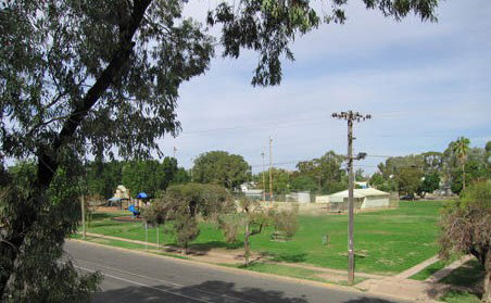 Bourke Apartments - Accommodation Main Beach 2