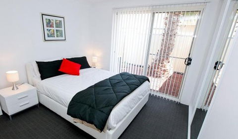 112 Olive Holiday Corporate Apartments - Accommodation Main Beach 3