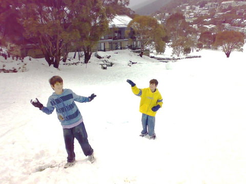 Snowbound Chalets - Accommodation Main Beach 0