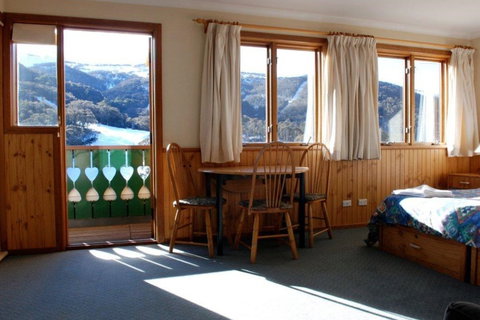 Candlelight Lodge - Accommodation Main Beach 2