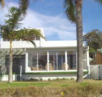 8 Seaview Crescent - Accommodation Main Beach