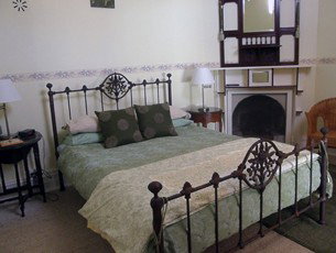 Araluen Old Courthouse Bed And Breakfast - Accommodation Main Beach 1