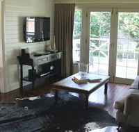 Book Barn Cottage - Accommodation Main Beach