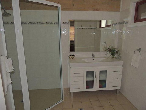 Avon View Stays - Accommodation Main Beach 2