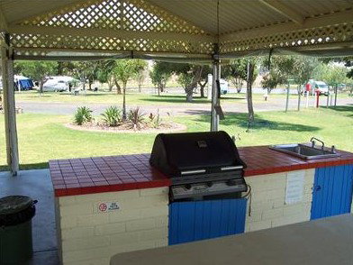 Junee Tourist Park - Accommodation Main Beach 2