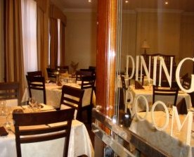 New Criterion - Accommodation Main Beach 1