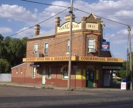 Commercial Hotel - Stock Pub - Accommodation Main Beach 0
