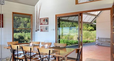 Cloud Break - Accommodation Main Beach 1