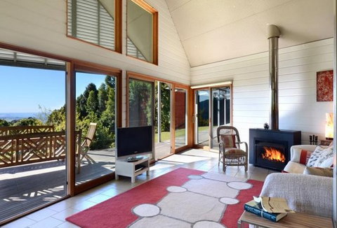 Cloud Break - Accommodation Main Beach 4