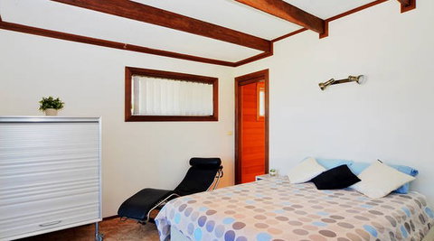 Beach House On Kendalls - Accommodation Main Beach 2