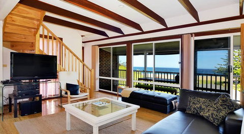 Beach House On Kendalls - Accommodation Main Beach 5