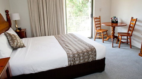 Belmore All-Suite Hotel - Accommodation Main Beach 1