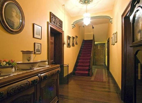 Anoushka's Boutique Bed And Breakfast - Accommodation Main Beach 2