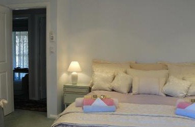 Abby Lodge - Accommodation Main Beach 5