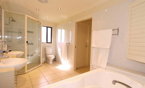 Ocean Paradise Holiday House - Accommodation Main Beach 1